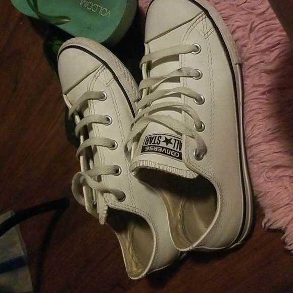 Converse white leather sneakers size 6 women - Picture 1 of 3